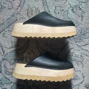 Bryr Clogs Chonk in Black size 7 (lightly worn)